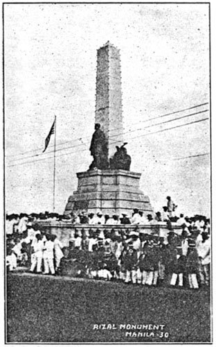 Ang Bantayog kay Rizal sa Liwasan ng Bagumbayan. Ang Bantayog kay Rizal sa Liwasan ng Bagumbayan.
