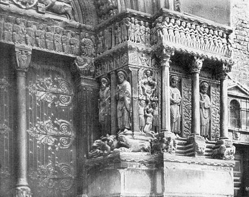 RIGHT DETAIL, PORTAL