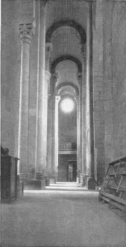 A NAVE OF GREAT AND SLENDER HEIGHT