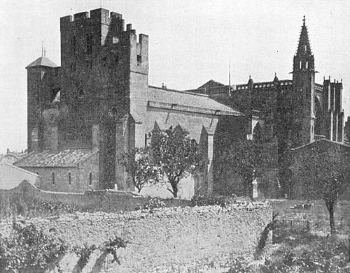 THE FAÇADE—STRAIGHT AND MASSIVE