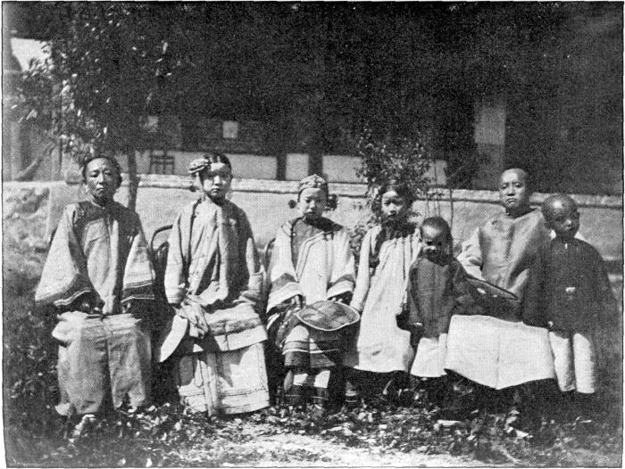 THE FORMER MILITARY COMMANDER OF KULDJA AND HIS FAMILY. THE FORMER MILITARY COMMANDER OF KULDJA AND HIS FAMILY.