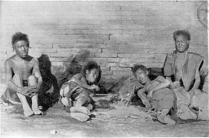 OPIUM-SMOKERS IN A STREET OF TAI-YUEN-FOO. OPIUM-SMOKERS IN A STREET OF TAI-YUEN-FOO.