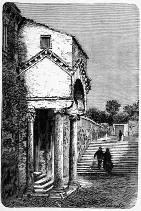 Porche extérieur de Saint-Clément.