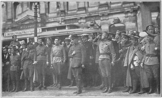 Typical crowd on the Nevski Prospect